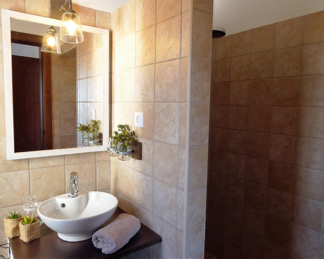Bathroom 3, Monte do Alento - Castro da Cola, Ourique