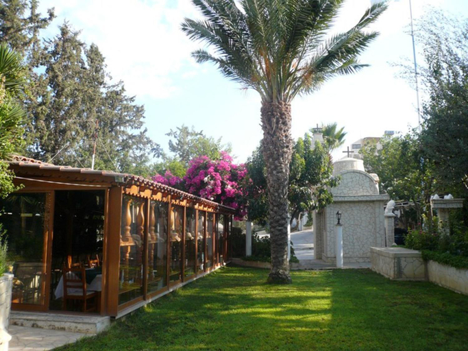 Exterior & Views 1, Greenfields Country Club