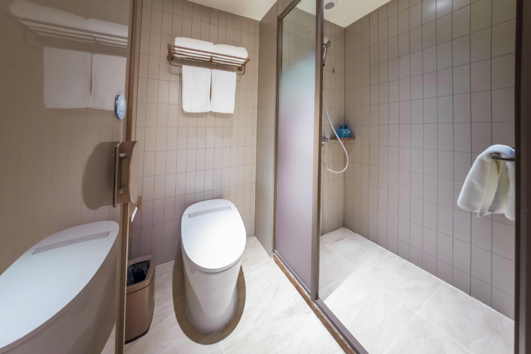 Bathroom 3, Hanting Hotel Weihai High-Speed Railway Station Qilu Mall, Weihai