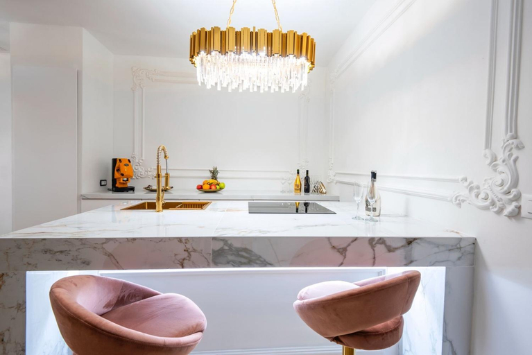 Others 3, VIP Jacuzzi Suites, Budapesti