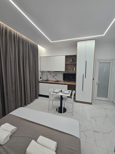 Others 3, Elite Inn, Vlorës