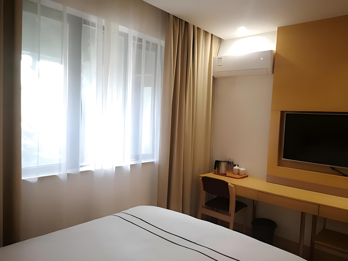 Bedroom 5, GreenTree Inn Express Shanghai Baoshan District Youyi Road Metro Station, Shanghai