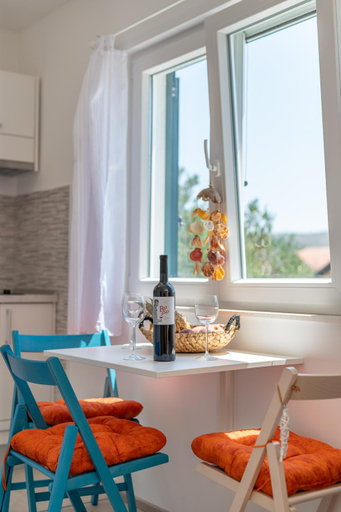 Others 3, Apartmani Lejla, Marina