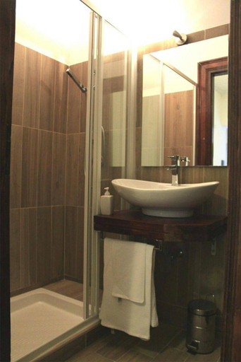 Bathroom 4, B&B Civico 4, Latina