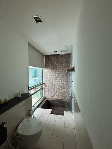 Bathroom 4, Swiss-Garden Residence by Lush Living, Kuala Lumpur