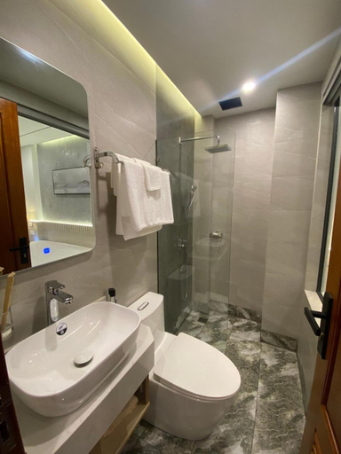 Bathroom 3, Y'S Sea House Hotel, Qui Nhơn