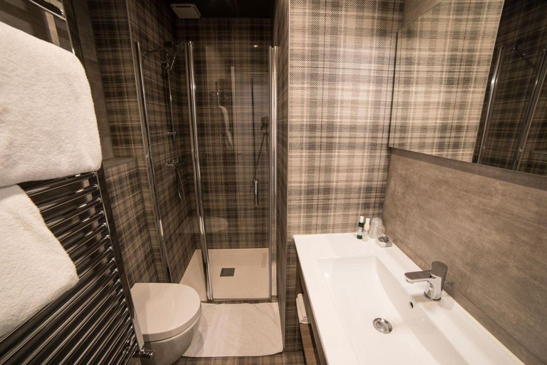 Bathroom 4, Hotel les Brises, Charente-Maritime