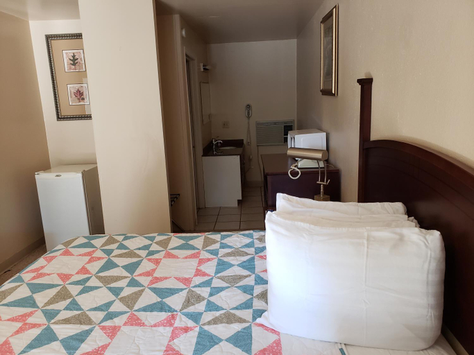 Bedroom 4, Autumn's Inn, Musselshell