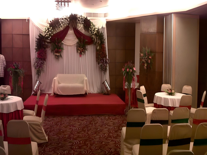 Others 5, Le Royce, Pune