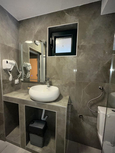 Bathroom 4, Square Point Apartments
