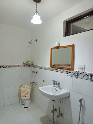 Bathroom 3, zoz dal, Srinagar