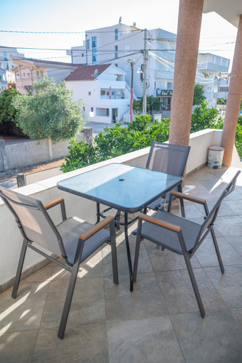 Others 4, Apartmani Medovic