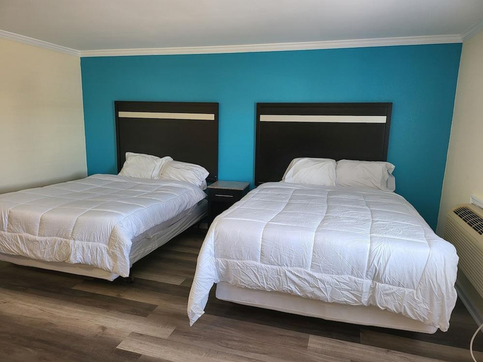Bedroom 3, Budget Inn And Suites, Monmouth