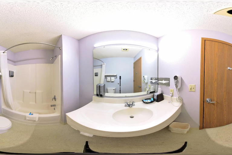 Bathroom 4, Coratel Inn and Suites by Jasper New Richmond, Saint Croix