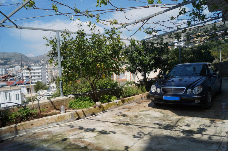 Others 3, Bill's Apartments, Sarandës