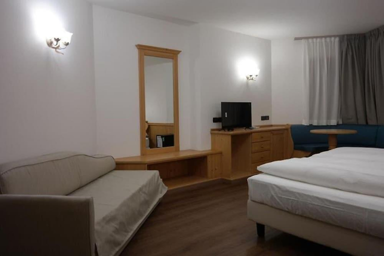 Bedroom 2, HOTEL VILLA AURORA, Trento