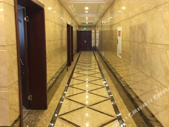 Others 2, Badu Hotel, Chongqing