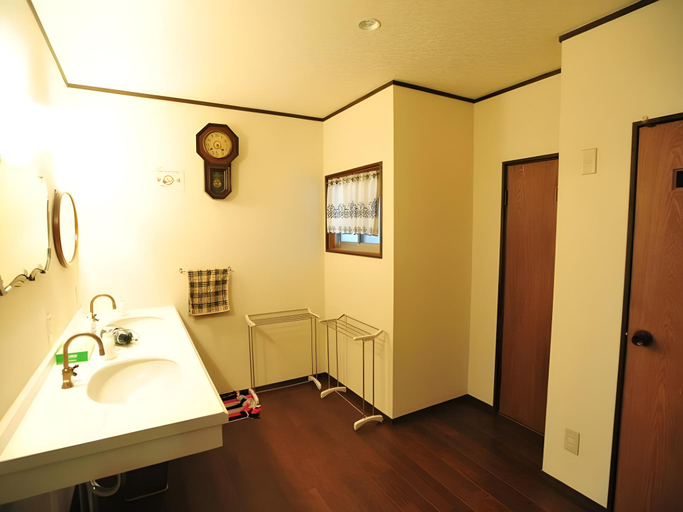 Bathroom 2, Nagasaki Kagamiya, Nagasaki