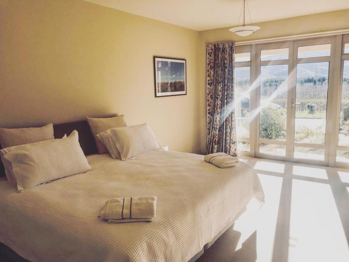 Bedroom 2, Falcon, Central Otago