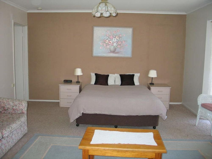 Bedroom 2, Balnarring Village Motor Inn, Melbourne