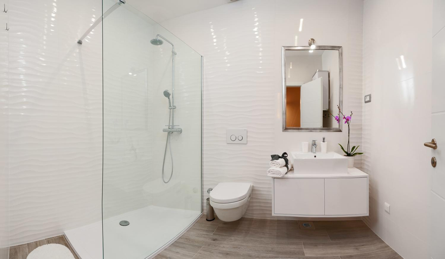 Bathroom 3, The Beach Apartments, Split