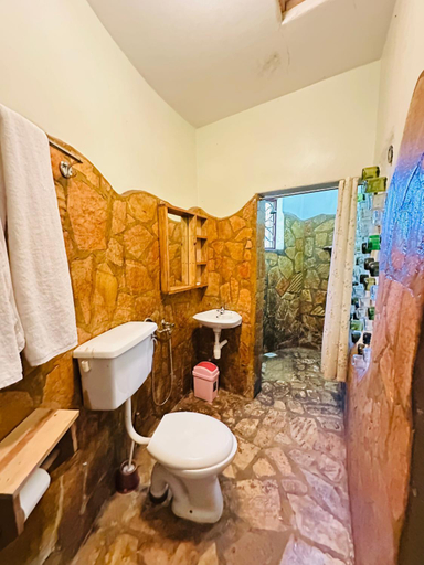 Bathroom 5, Afro Smile Guest House & Backpackers Jinja, Jinja