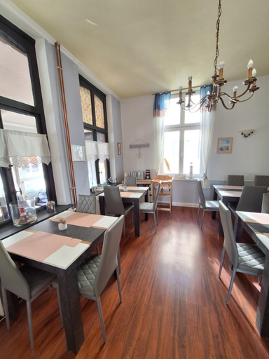 Food & Drinks, Pension Kapitan Schmuck, Leer