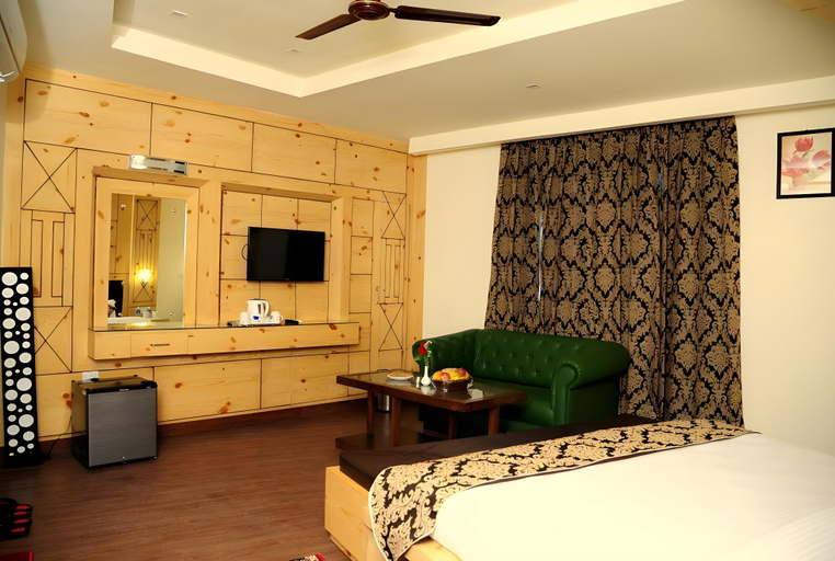 Bedroom 2, Hotel Grand Sharan, Reasi