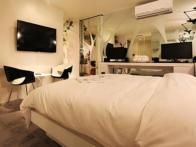 Bedroom 2, Hotel Lush, Guri