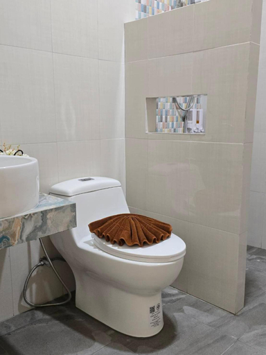 Bathroom 3, Baan Nai Lake View Resort, Mueang Krabi