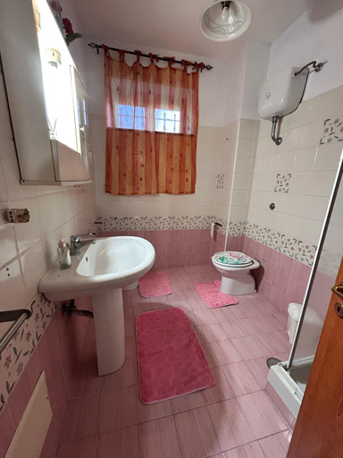 Bathroom 2, Le colonne di cesare, Napoli