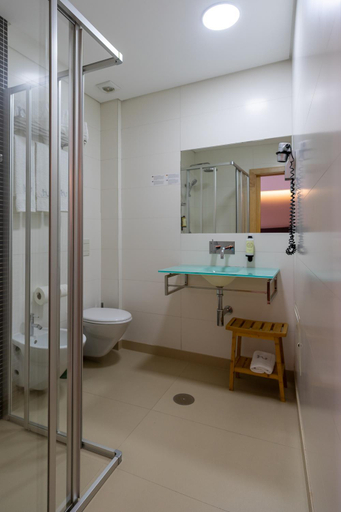 Bathroom 4, Hotel Vitoria, Coimbra