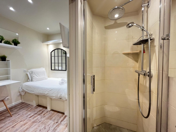 Bathroom 3, Studio Exceptionnel Marais, Paris