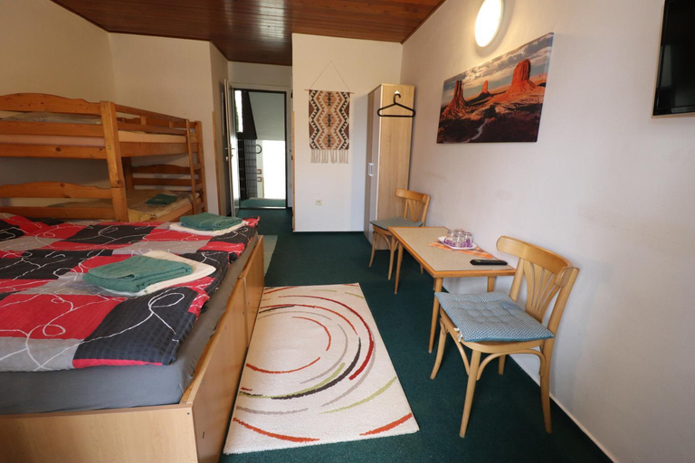 Bedroom 2, Penzion Tesak-CERNAVA, Kroměříž