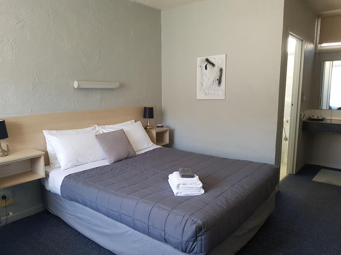 Bedroom 2, Belmore Motor Inn, Moira - East
