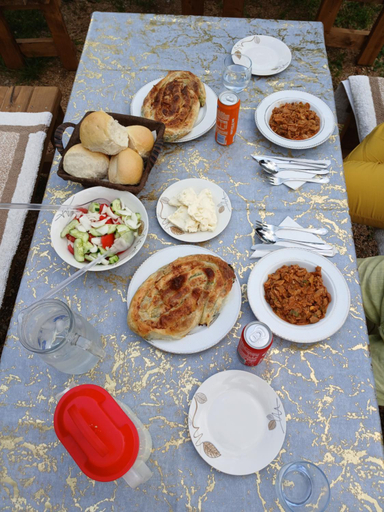 Food & Drinks 4, Bujtina Selimaj