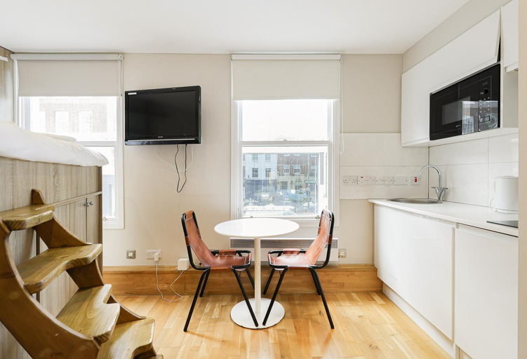 Others 5, Apartment near Harrods, London