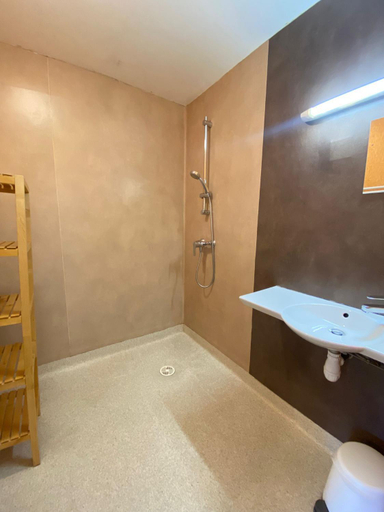 Bathroom 5, LE BUFADOU, Cantal