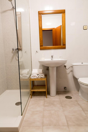 Bathroom 4, Hosteria El Cruce, Cantabria
