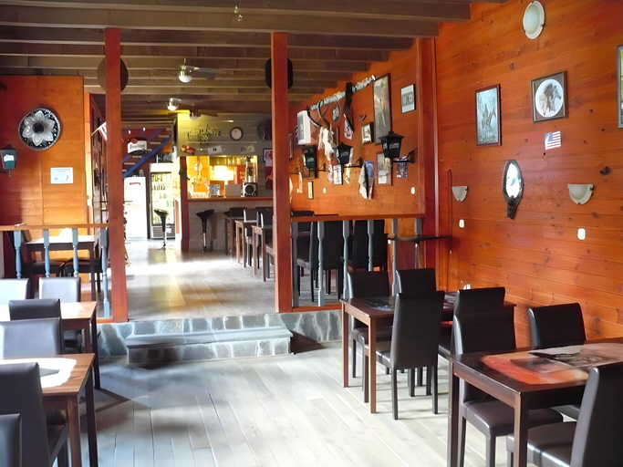 Food & Drinks 5, Williams Village Bowling & Country Club, Budapesti