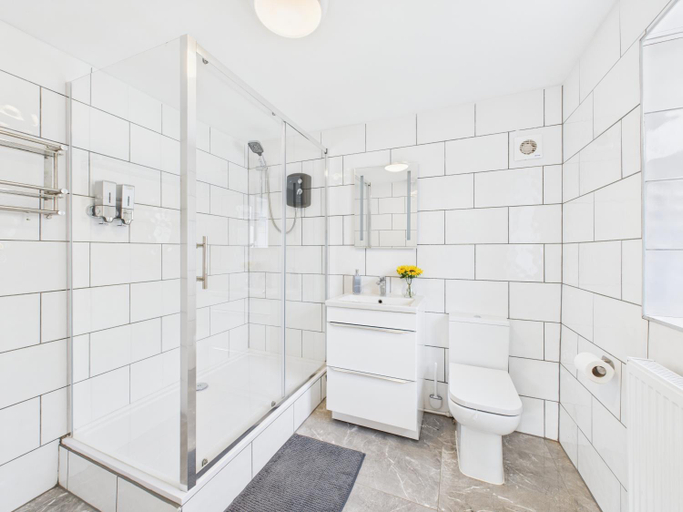 Bathroom 3, Jays modern guest house, Birmingham