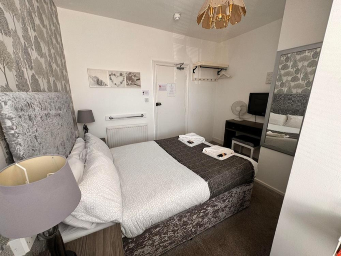 Bedroom 3, The Jubilee Hotel West, Dorset