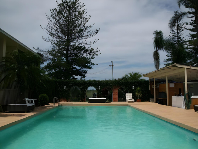 Sport & Beauty, Blue Pacific Motel, Lake Macquarie - East