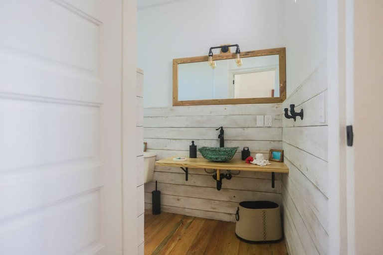 Bathroom 5, Tree Tops Hotel