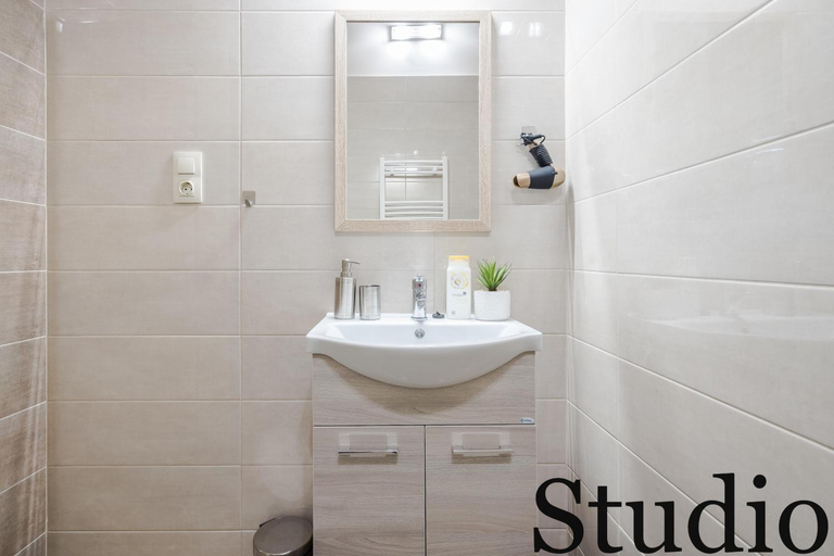 Bathroom 3, BpR Luminous Design Apartments, Budapesti
