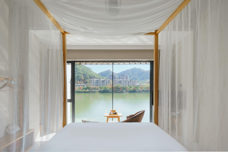 Bedroom 2, Shanshuijian Wei Hotel, Huangshan