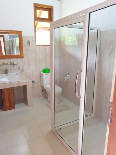 Bathroom 3, Saji-Sami Hotel, Mihinthale