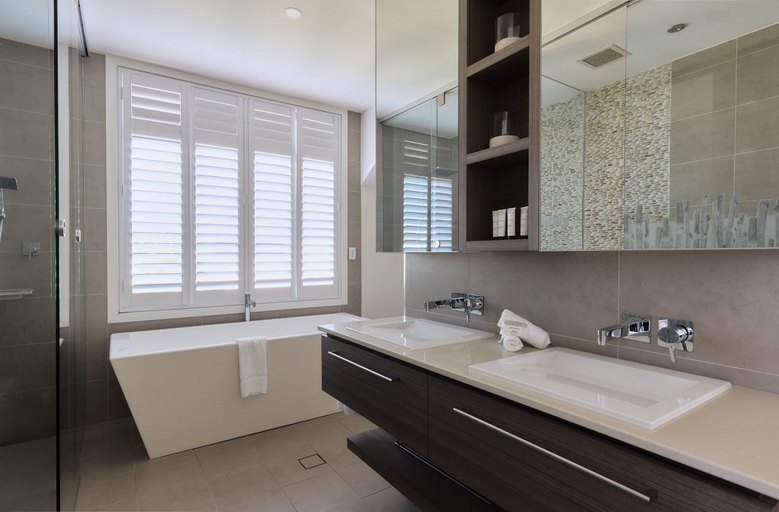 Bathroom 4, Caves Coastal, Lake Macquarie - North