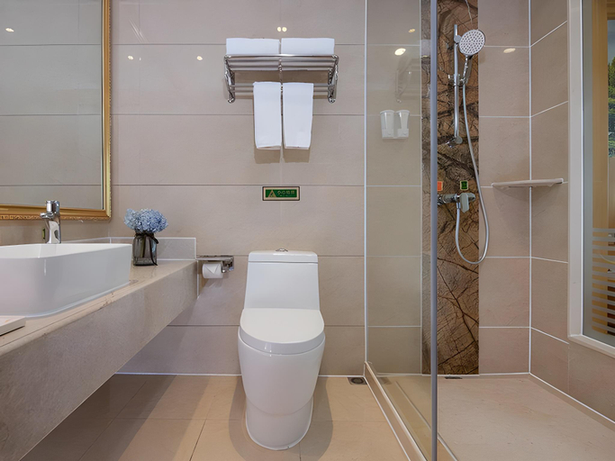 Bathroom, Vienna Hotel Guangxi Beihai Yintan Wanda, Beihai