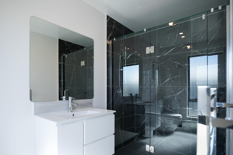 Bathroom 5, Studio23, Mackenzie